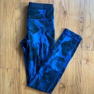 (Lululemon) Black and blue 7/8 leggings